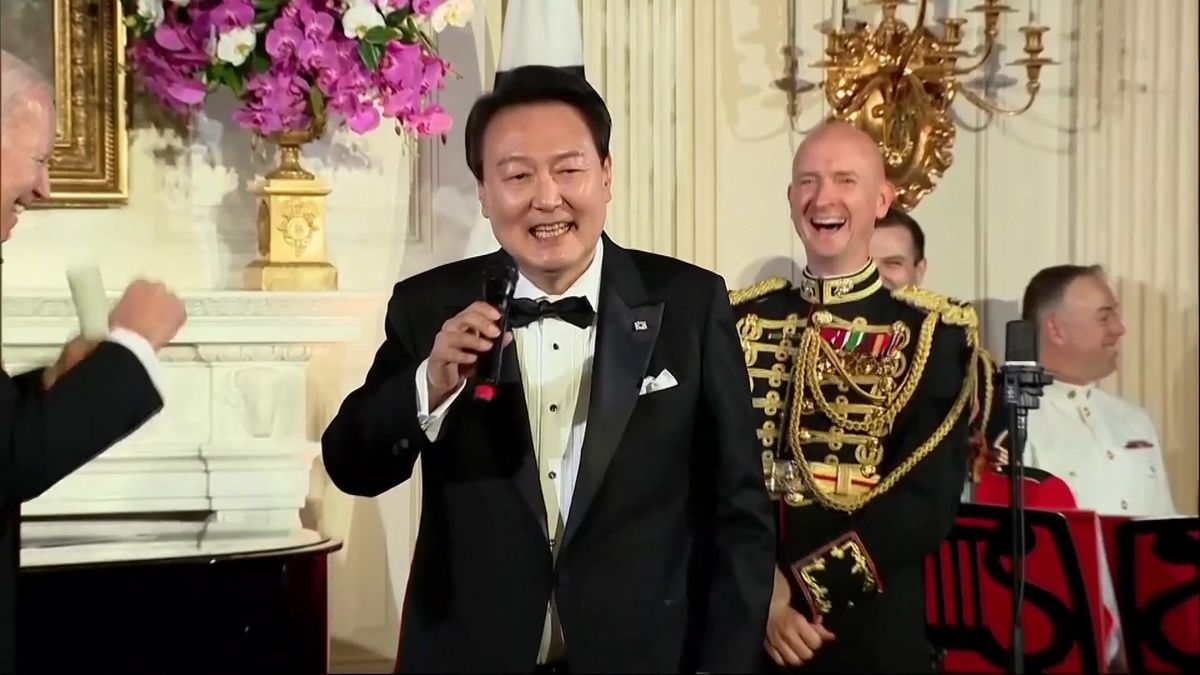 Video: Jihokorejský prezident zazpíval Bidenovi americký hit